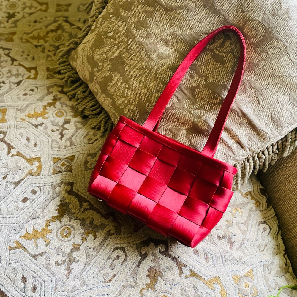 Harvey’s Seatbelt Handbag